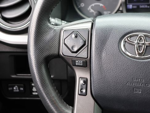 Used 2017 Toyota Tacoma TRD Sport image 17