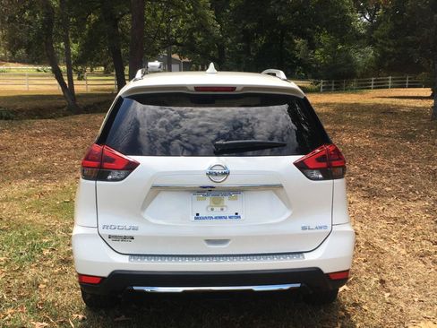 Used 2018 Nissan Rogue SL w/ Premium Package AWD/4WD image 4