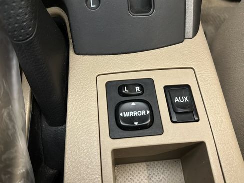 Used 2011 Toyota RAV4 4WD w/ Base L4 Extra Value Pkg image 29