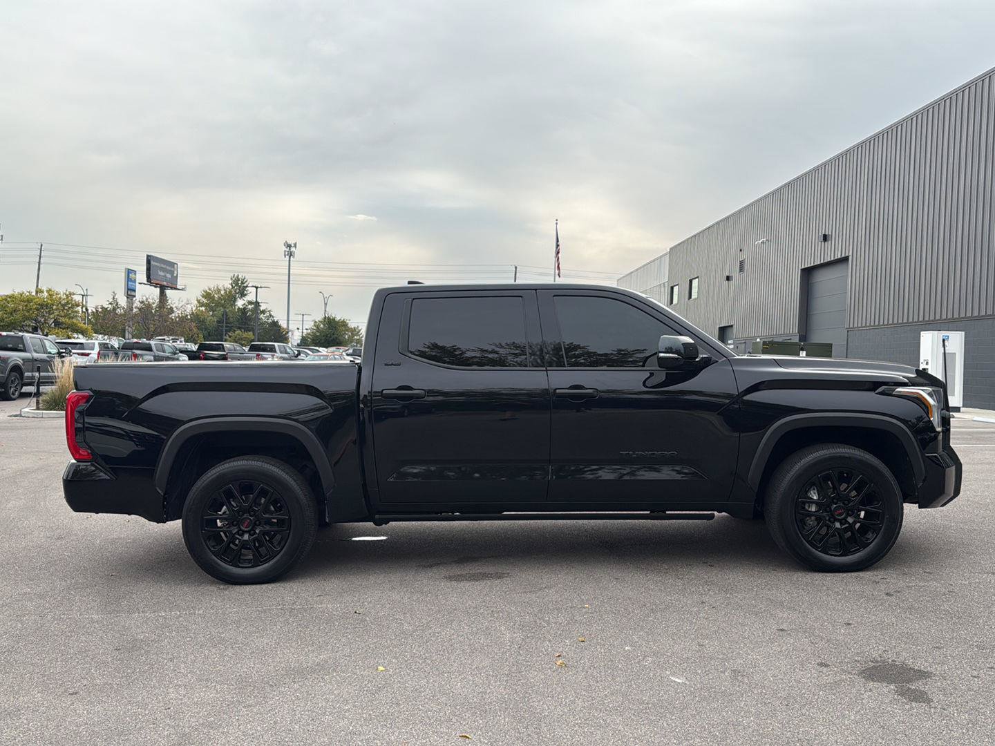 Used 2024 Toyota Tundra SR5 w/ SR5 Convenience Package AWD/4WD image 2