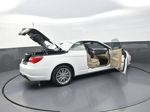 Used 2011 Chrysler 200 Limited FWD image 38