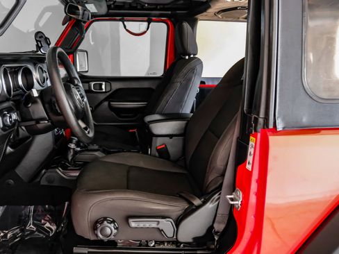 Used 2019 Jeep Wrangler Sport AWD/4WD image 3