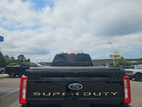 Used 2023 Ford F250 XLT AWD/4WD image 5
