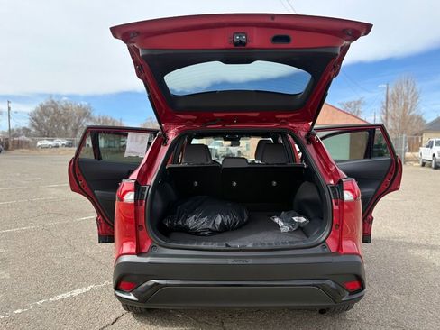 Used 2024 Toyota Corolla Cross SE image 16