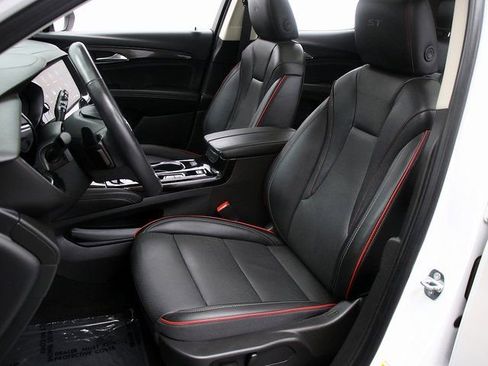 Certified 2023 Buick Envision Essence w/ Sport Touring Package image 9