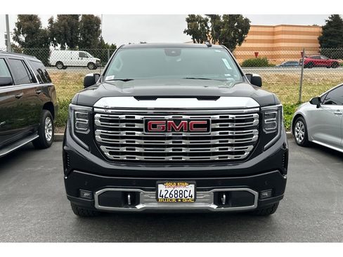 Used 2023 GMC Sierra 1500 Denali w/ Denali Reserve Package AWD/4WD image 3