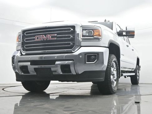 Used 2018 GMC Sierra 2500 SLT w/ Duramax Plus Package AWD/4WD image 27