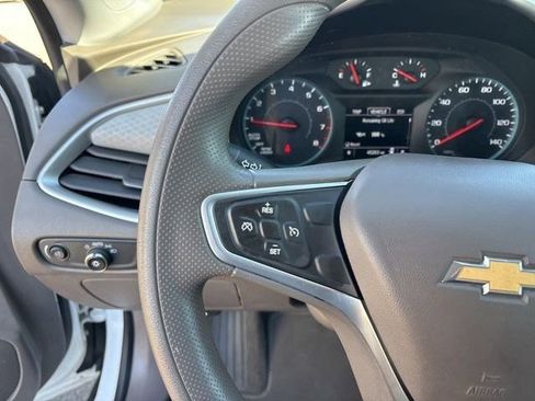 Used 2022 Chevrolet Malibu LT FWD image 17