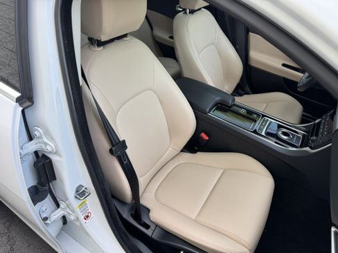 Used 2019 Jaguar XE Premium AWD/4WD image 32