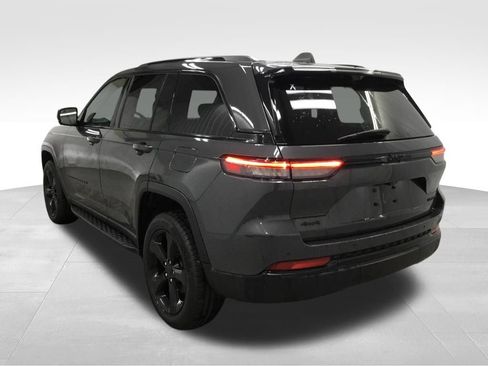Used 2024 Jeep Grand Cherokee Limited w/ Luxury Tech Group II AWD/4WD image 15