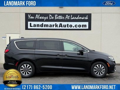 Used 2022 Chrysler Pacifica Touring-L w/ Uconnect Theater Family Group