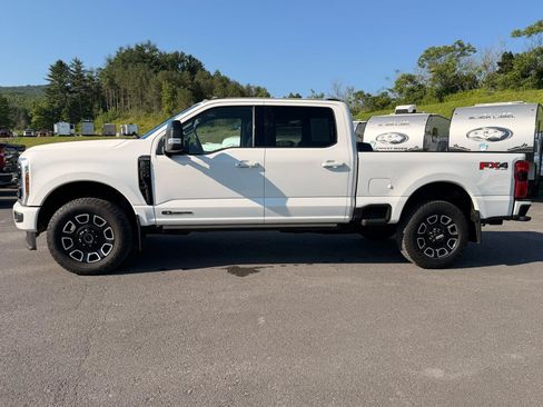 Used 2025 Ford F250 Platinum w/ FX4 Off-Road Package AWD/4WD image 8