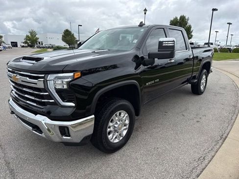Used 2025 Chevrolet Silverado 2500 LTZ w/ LTZ Plus Package image 9