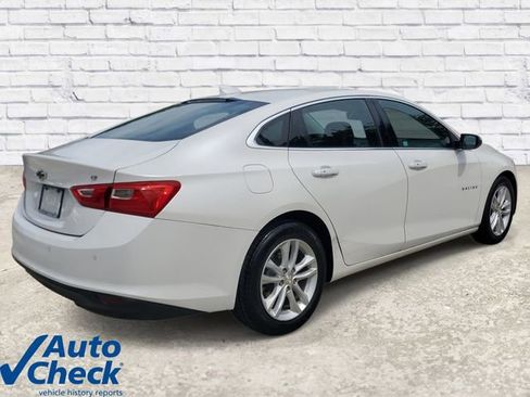 Used 2017 Chevrolet Malibu LT w/ Leather Package FWD image 4