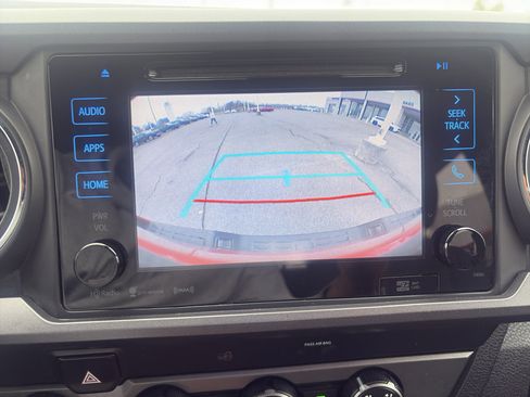 Used 2019 Toyota Tacoma TRD Sport image 14