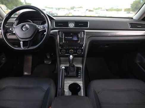 Used 2017 Volkswagen Passat 1.8T SE FWD image 21