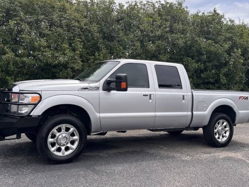 Used 2016 Ford F250 Lariat w/ Lariat Interior Package AWD/4WD image 3
