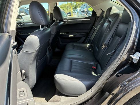 Used 2008 Chrysler 300 Touring RWD image 4