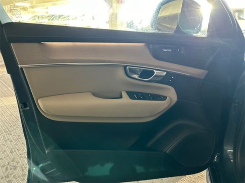 New 2026 Volvo XC90 B6 Plus w/ Protection Package Premier image 9
