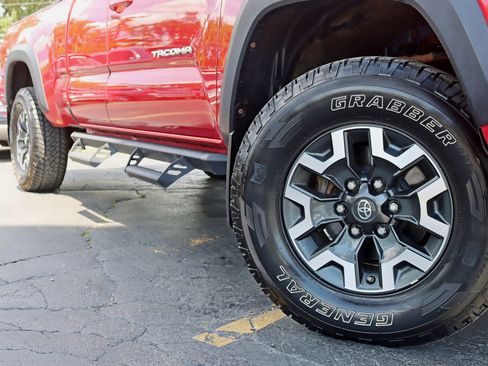 Used 2016 Toyota Tacoma TRD Sport AWD/4WD image 5