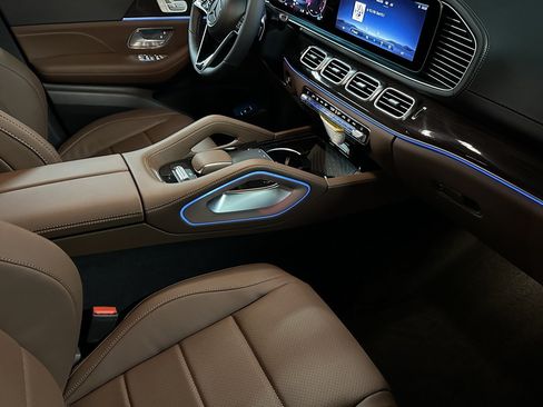 New 2026 Mercedes-Benz GLS 450 4MATIC image 16