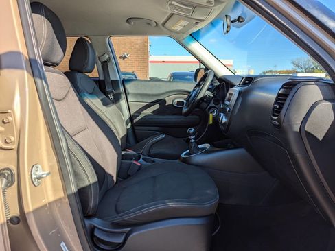 Used 2015 Kia Soul image 16