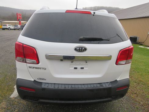 Used 2013 Kia Sorento LX w/ Convenience Pkg image 6