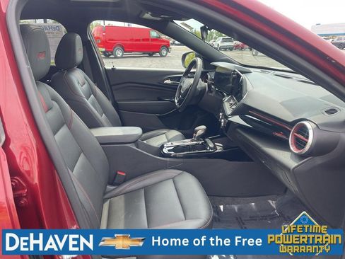 Used 2024 Chevrolet Trax RS w/ Sunroof Package FWD image 28