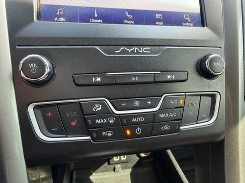 Used 2020 Ford Fusion SEL FWD image 17