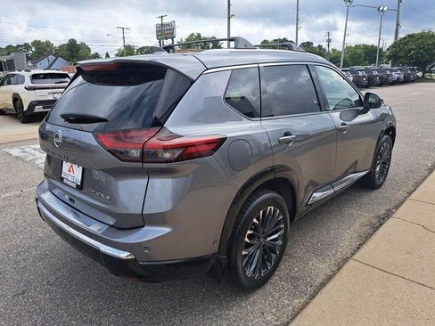 Used 2025 Nissan Rogue Platinum FWD image 6
