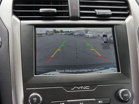 Used 2020 Ford Fusion SE FWD image 31