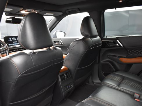 Used 2022 Mitsubishi Outlander SEL image 8