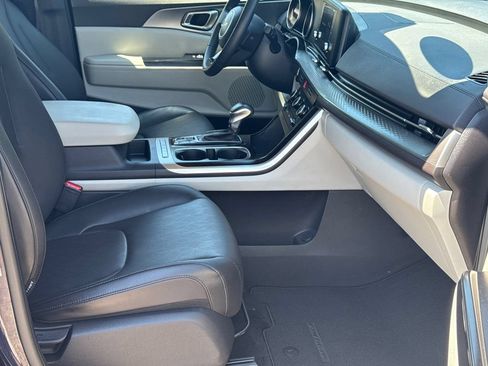 Used 2024 Kia Carnival LX FWD image 15