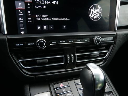 Used 2021 Porsche Macan image 30