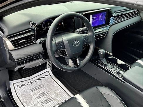 Used 2025 Toyota Camry SE FWD image 11