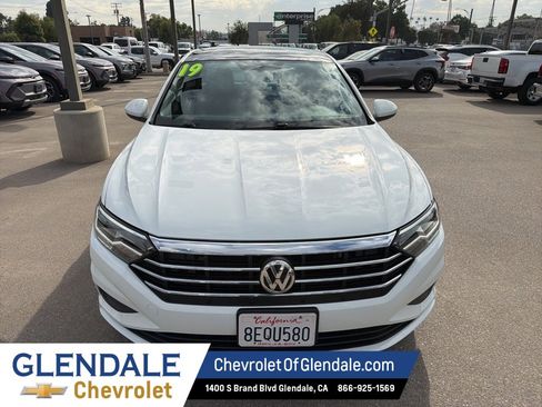 Used 2019 Volkswagen Jetta SE image 2