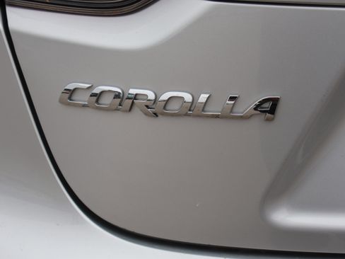 Used 2022 Toyota Corolla LE image 17