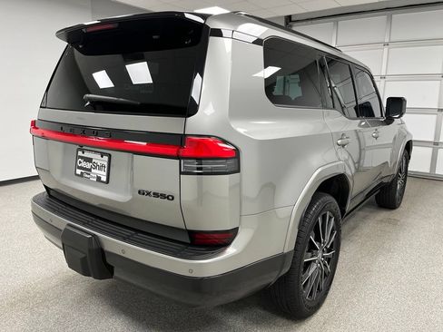 Used 2025 Lexus GX 550 w/ Accessory Package (2T) AWD/4WD image 10