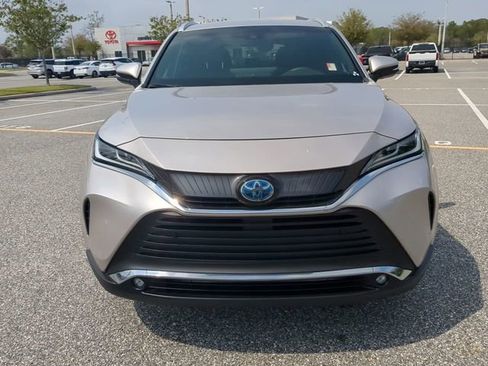 Certified 2023 Toyota Venza XLE image 9