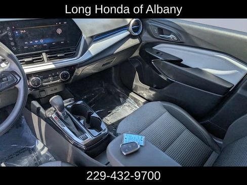 Used 2024 Chevrolet Trax LT FWD image 18