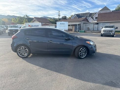 Used 2016 Kia Forte SX FWD image 2