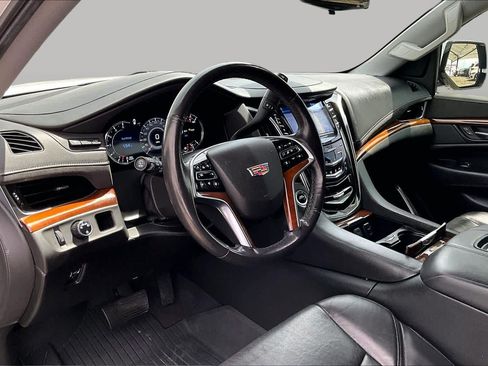 Used 2020 Cadillac Escalade Premium Luxury RWD image 17