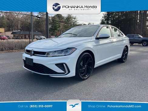 Used 2025 Volkswagen Jetta SE image 1