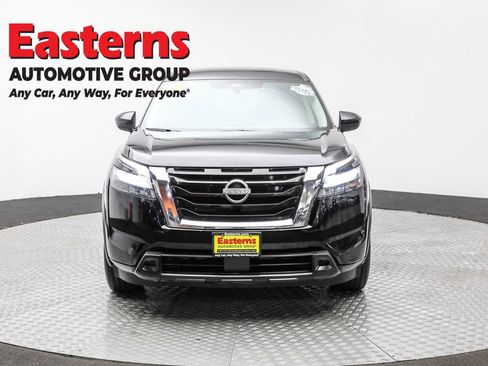 Used 2024 Nissan Pathfinder S image 2