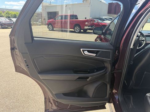 Used 2018 Ford Edge Titanium w/ Ford Safe & Smart Package AWD/4WD image 21