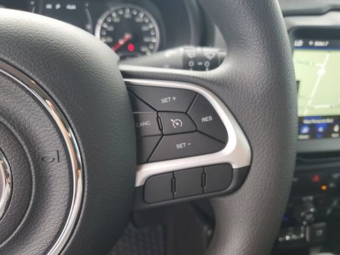 Used 2023 Jeep Renegade Latitude AWD/4WD image 13