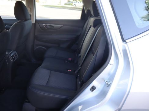 Used 2019 Nissan Rogue S AWD/4WD image 20