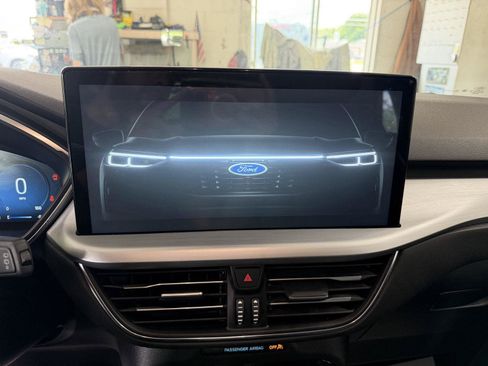 Certified 2024 Ford Escape Platinum AWD/4WD image 17