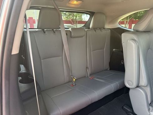 Used 2021 Toyota Highlander XLE FWD image 35