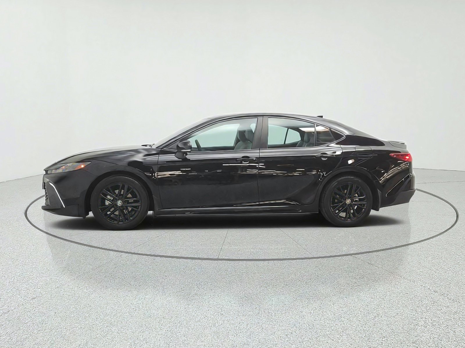 Used 2025 Toyota Camry SE w/ Convenience Package FWD image 8